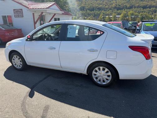 2014 Nissan Versa 1.6 SV
