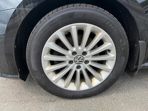 Black Uni 2016 Volkswagen Passat 1.8T SE w/Technology
