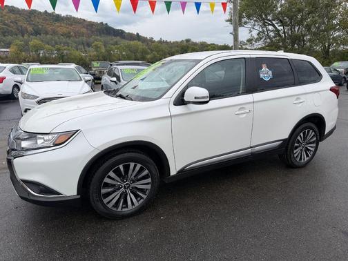 2020 Mitsubishi Outlander SE