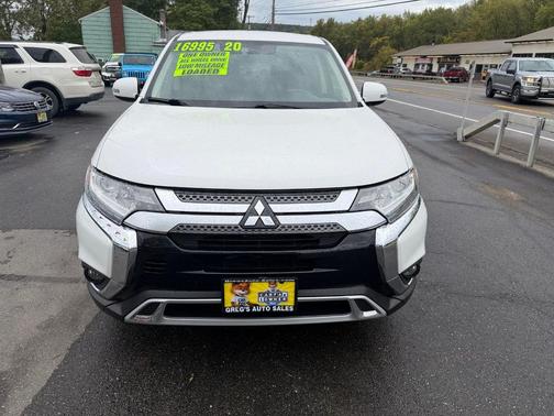 2020 Mitsubishi Outlander SE