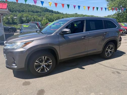 Predawn Gray Mica 2019 Toyota Highlander LE