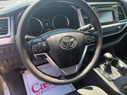 Predawn Gray Mica 2019 Toyota Highlander LE