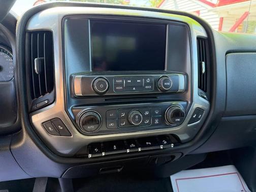 Summit White 2018 Chevrolet Silverado 1500 2LT