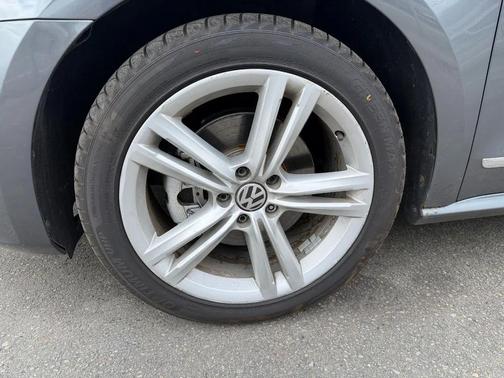 Platinum Gray Metallic 2014 Volkswagen Passat 3.6L V6 DSG SEL Premium