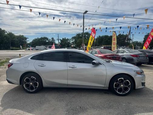 Silver Ice Metallic 2021 Chevrolet Malibu FWD LT