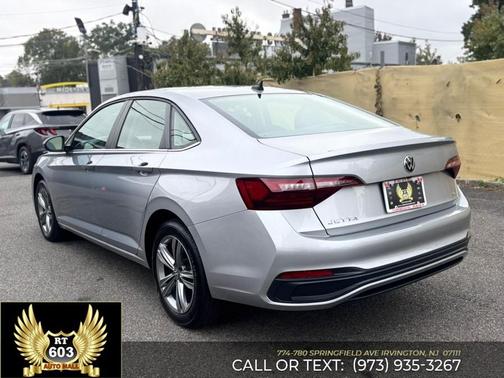 Platinum Gray Metallic 2024 Volkswagen Jetta 1.5T SE