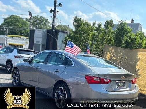 Summit White 2024 Chevrolet Malibu FWD 1LT
