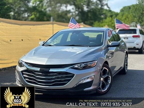 Summit White 2024 Chevrolet Malibu FWD 1LT
