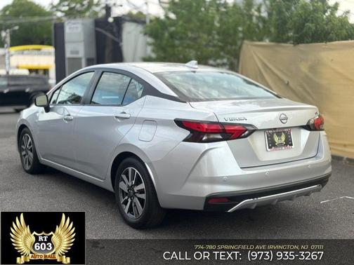 Gray 2023 Nissan Versa 1.6 SV