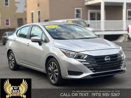 Gray 2023 Nissan Versa 1.6 SV