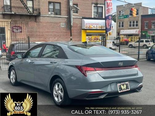 2021 Hyundai ELANTRA SE