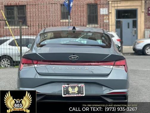 2021 Hyundai ELANTRA SE