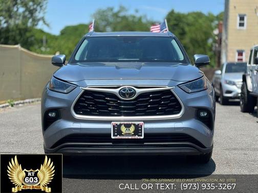 Moon Dust 2021 Toyota Highlander XLE