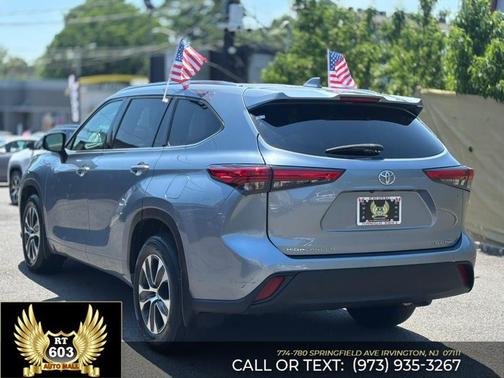 Moon Dust 2021 Toyota Highlander XLE
