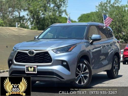 Moon Dust 2021 Toyota Highlander XLE