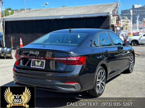 Deep Black Pearl 2025 Volkswagen Jetta 1.5T SE