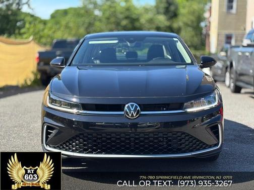 Deep Black Pearl 2025 Volkswagen Jetta 1.5T SE