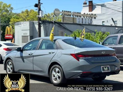 2022 Hyundai ELANTRA SE