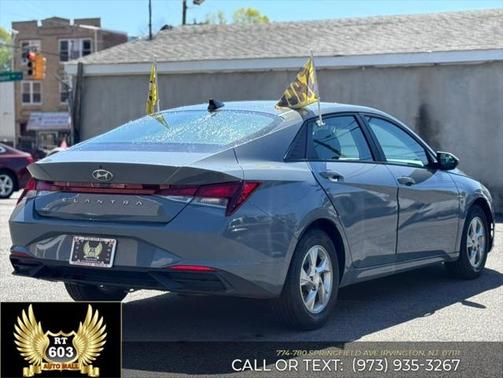 2022 Hyundai ELANTRA SE