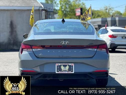 2022 Hyundai ELANTRA SE