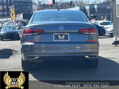 Platinum Gray Metallic 2021 Volkswagen Passat 2.0T SE