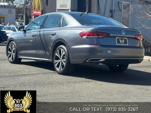 Platinum Gray Metallic 2021 Volkswagen Passat 2.0T SE