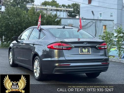 2020 Ford Fusion SE