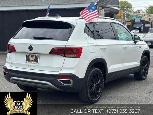 White 2024 Volkswagen Taos 1.5T SE
