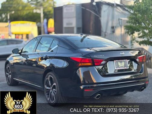 Super Black 2024 Nissan Altima SR FWD