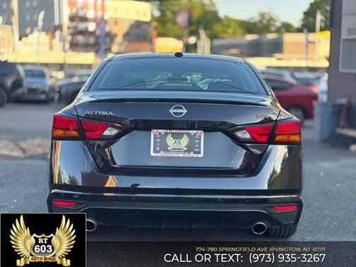 Super Black 2024 Nissan Altima SR FWD