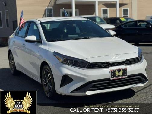 Snow White Pearl 2023 Kia Forte LXS