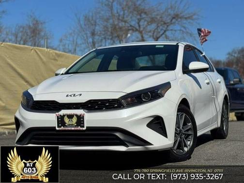 Snow White Pearl 2023 Kia Forte LXS