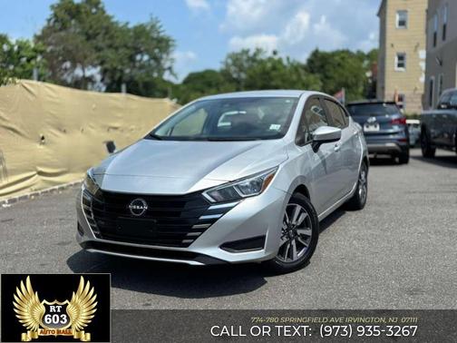 Aspen White Tricoat 2023 Nissan Versa 1.6 SV