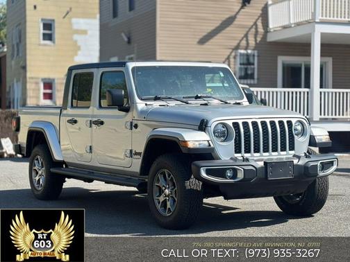 Silver Zynith Clearcoat 2022 Jeep Gladiator Sport S