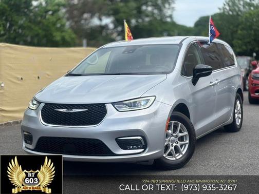 Silver Mist Clearcoat 2024 Chrysler Pacifica Touring L