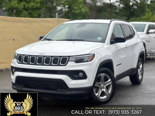 Bright White Clearcoat 2024 Jeep Compass Latitude