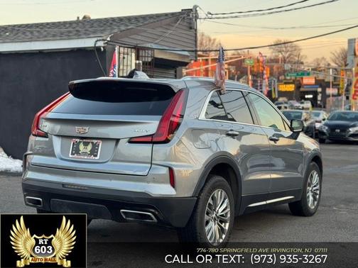 Argent Silver Metallic 2024 Cadillac XT4 Premium Luxury