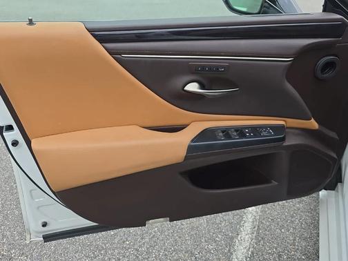 2021 Lexus ES 300h