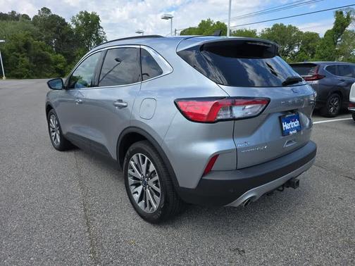 Iconic Silver Metallic 2022 Ford Escape Titanium