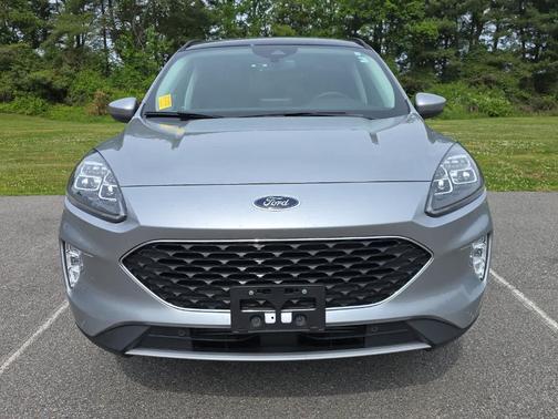 Iconic Silver Metallic 2022 Ford Escape Titanium