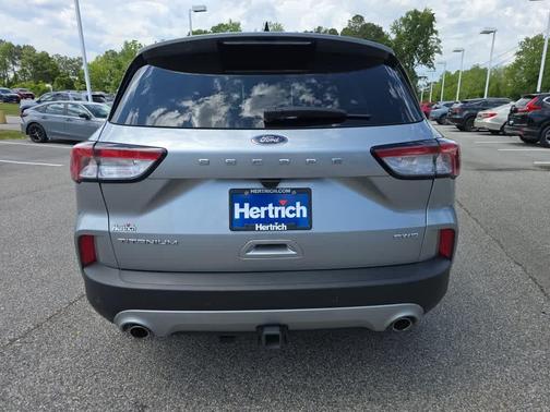 Iconic Silver Metallic 2022 Ford Escape Titanium