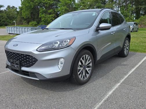 Iconic Silver Metallic 2022 Ford Escape Titanium