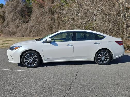 2018 Toyota Avalon Hybrid XLE Premium