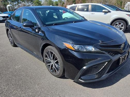 Midnight Black Metallic 2024 Toyota Camry SE