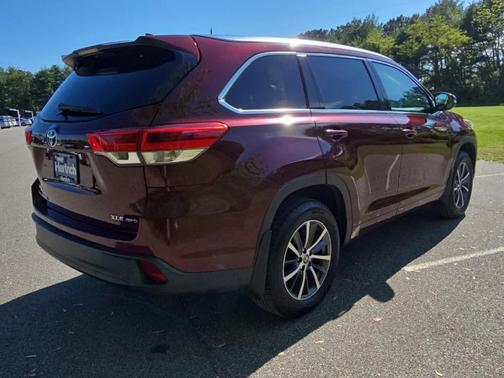 Ooh La La Rouge Mica 2017 Toyota Highlander XLE