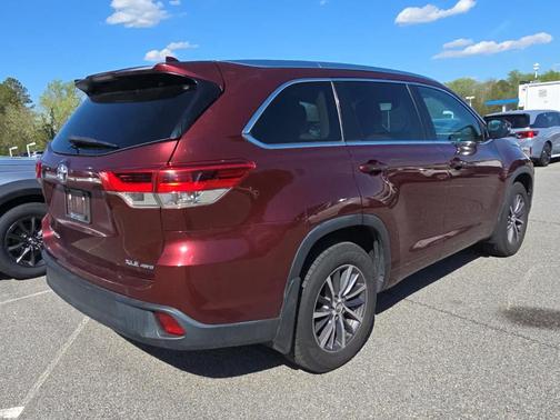 Ooh La La Rouge Mica 2017 Toyota Highlander XLE