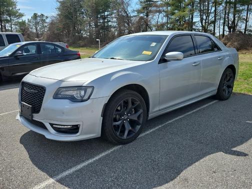 2023 Chrysler 300 Touring L