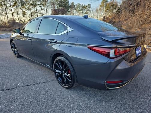2022 Lexus ES 300h F SPORT