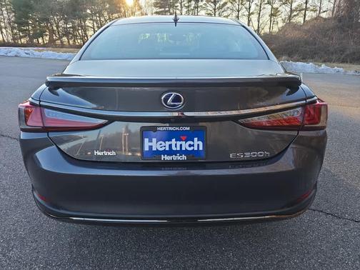 2022 Lexus ES 300h F SPORT