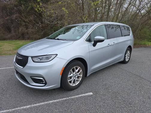 2023 Chrysler Pacifica Touring-L